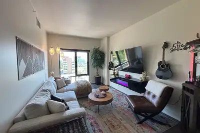 Image de Luxury 1bd/1ba - Rooftop pool, w/d in unit, walkable North Cherry Creek