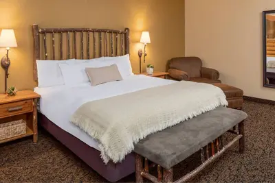 Image de 1 King, 1 Bunk Bed Suite With Access to Pool, Hot Tub, and Gym