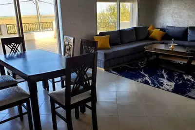Image de new and elegant waterfront apartment