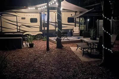 Image de Cozy Rv with 1 bedroom extra bed, in charming Porter 4 miles away from the lake