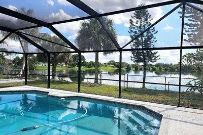 Image de Charming 3-bedroom house in Royal Palm Beach full of amenities.