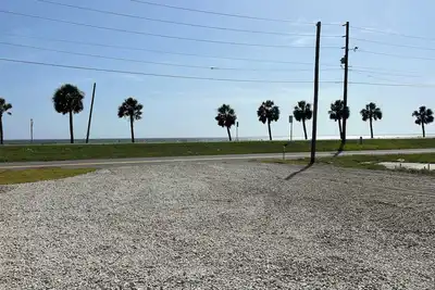 Image de Walk across the street to put your toes in the sand! Beautiful sunset views!