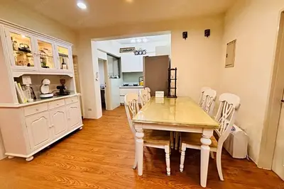 Image de American style 4bd XinDian Apt. 3 mins to Mrt