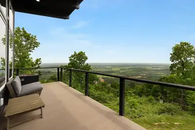Image de Modern Escape w Mountain Views, Fire Pit & Swing