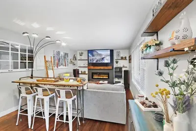 Image de Adorable & Charming Single-Family Home!