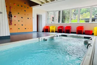 Image de Grand gite avec piscine, sauna et mur d'escalade