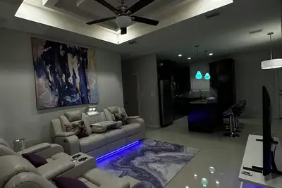 Image de Purple King Size 3-bedroom apartment in wonderful McAllen with WiFi, Ac