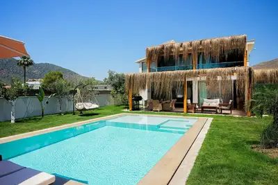 Image de 3-bedroom villa in pleasant Hisarönü with WiFi, Ac