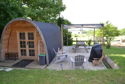 Image de Gite atypique au cœur d'un élevage de chevaux:piscine, bain nordique, mini ferme.