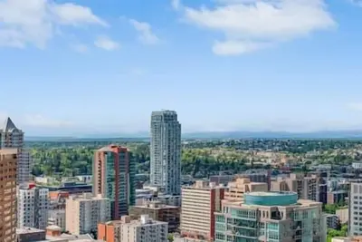 Image de Skyline Views | Pool | Gym | 5 mins to Stampede