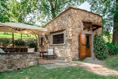 w* | Historic Tower w/ Pool · 10 min from Florence