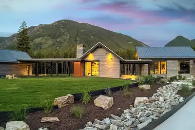 Image de Halfmoon Camp | Luxury Near Glacier