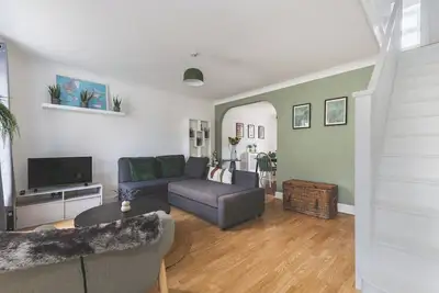Image de Stylish 3 Bedroom House - King Size Beds - Garden - 20 Minutes to London