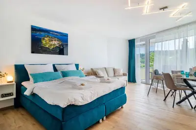 Image de Appartement 'Mainaublick - Luxe, piscine et sauna' avec balcon et Wlan