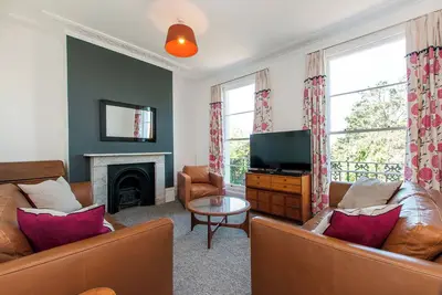 Image de This family-friendly townhouse is not just a place to stay; it’s a gateway to unforgettable experiences. Come and create your holiday memories in this delightful Margate retreat!