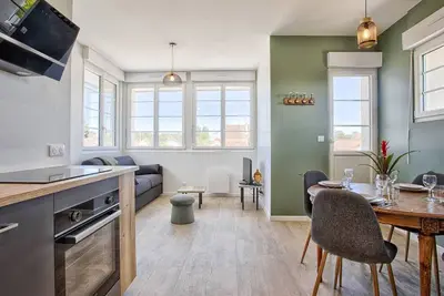 Image de Appartement lumineux avec 2 balcons Ă 600m de la plage