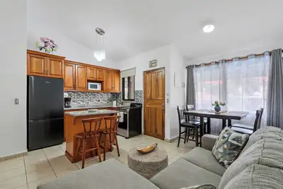 Image de Green Turtle 20 in Coco is an elegantly appointed 2-bedroom, 1-bath condo with a swimming pool located within a 7-minute walk of the beach.