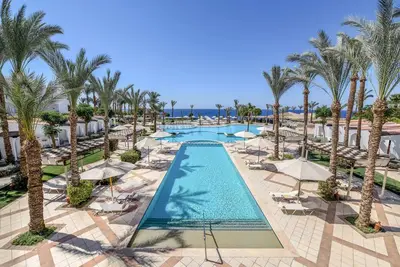 Image de Seaside Resort l Poolside Fun, Stunning Views, Wellness Spa & Nearby Reef Diving