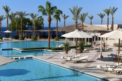 Image de Cliff-top Escape l 2 Relaxing Rooms 2/ Pool, Spa, Tennis & Private Beach Access