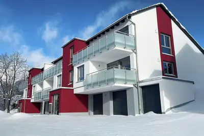 Image de House e with 4 residential units, 4 garages, 4 infrared saunas