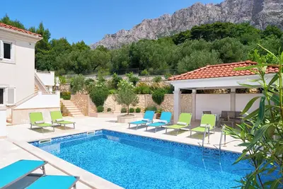 Image de Villa with two separate four-bed apartments and pool
