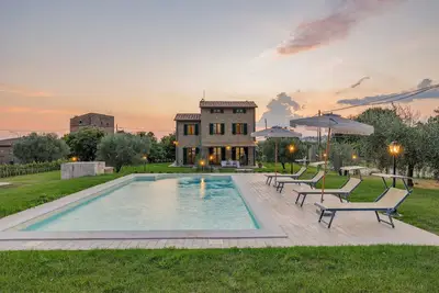 Image de Villa in the countryside with swimming pool