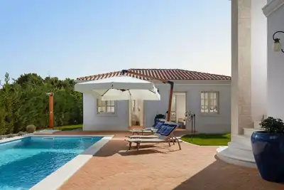 Image de Maison de vacances privée avec Wifi, climatisation, piscine privée, Tv, terrasse, animaux admis