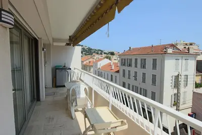 Image de 🌟 Spacieux T3 avec Terrasse – Cannes Centre, à Deux Pas de la Croisette 🌴