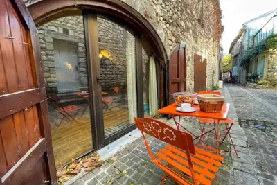 Image de Gîte Les Voûtes- Havre de Paix dans un joyau de Provence