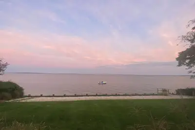 Image de Beachfront Home Overlooking the Hamptons in the Heart of North Fork Wine Country