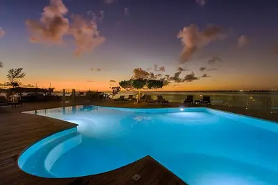 Image de Scenic Island Suite | Lounge by the Sea or Cruise at Sunset