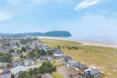 Image de 1 Block to Beach and Close to Town-Necanicum Home