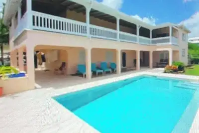 Image de Cozy 1-bedroom apartment in  Buckleys with WiFi, Ac  private pool  terrace &bar