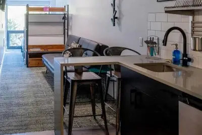 Image de Perfect for Friends or Groups – 3 Affordable Units, Walk to Everything