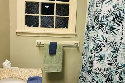 Image de Contractor Special -All the basic necessities in this quaint home in mid city
