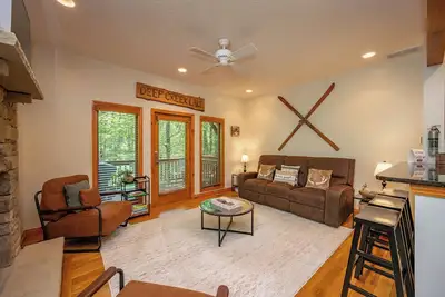 Image de Deep Creek Hideaway w/ Hot Tub & Fireplaces