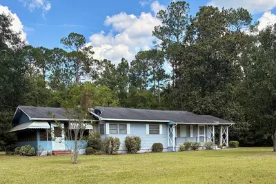 Image de Little Magnolia Farmhouse, charming 2-bed 1. 5 bath with WiFi, Ac in Blackshear.