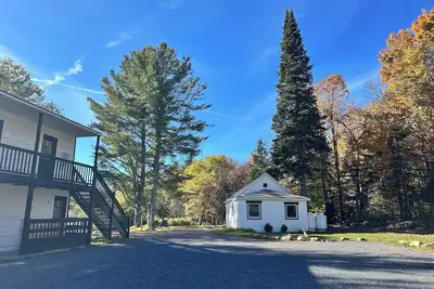 Image de Cozy motel suite in charming Woodford with WiFi, Ac