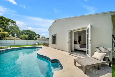 Image de Family Friendly 4br Home with a Private Pool & Calm Farmhouse Charm