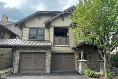 Image de 2-bedroom furnished condo in charming Whitefish with fitness room, WiFi, Ac