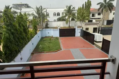 Image de very friendly, 10 min. to international airport and to A&C mall. Uber available