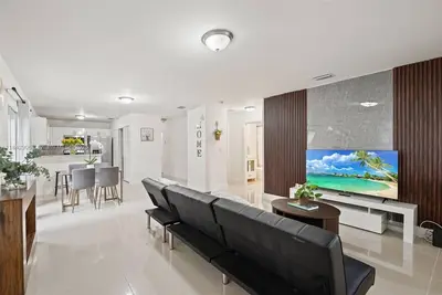 Image de New house 3 minutes to Design District, Midtown. 10min to South Beach, Downtown