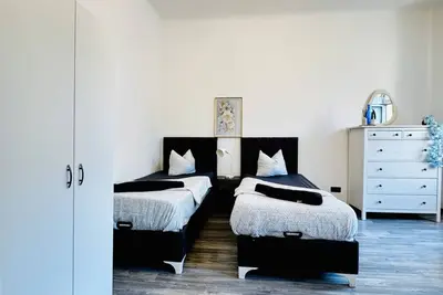 Image de Cozy 2br Apartment | Quiet & Well-Connected