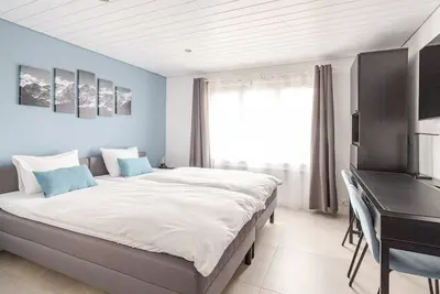 Image de En-suite guestroom, close to Zürich and Luzern, private entrance and parking