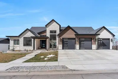 Image de Luxury 5-bedroom retreat with pool, game room, indoor court & theater near Byu