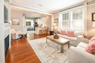 Image de Charming Avondale Home ~ 5 min from Downtown!