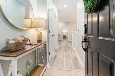 Image de Coastal Calm Retreat: 2br/2ba Mount Pleasant Condo