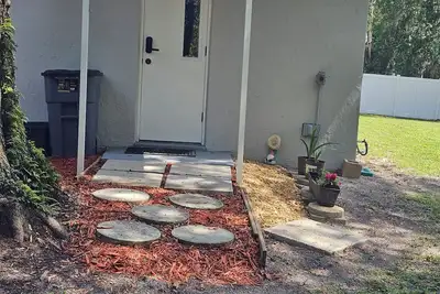 Image de Private entrance, comforts of home. 20 minutes to downtown Orlando.