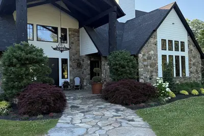 Image de \nEscape to Stonehill Estate, a private retreat on 70 acres in Litchfield.