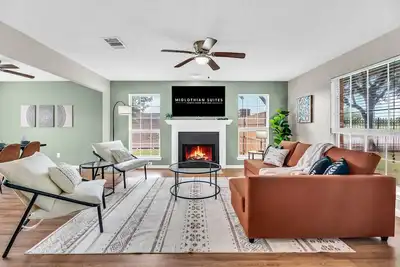 Image de Clean, Comfortable, Centrally Located | Ae